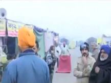 বিজ্ঞান ভবনের বৈঠকে সরকারের চা, খাবারের অফার প্রত্যাখ্যান, নিজেদের আনা খাবারই খেলেন আন্দোলনরত কৃষক নেতারা