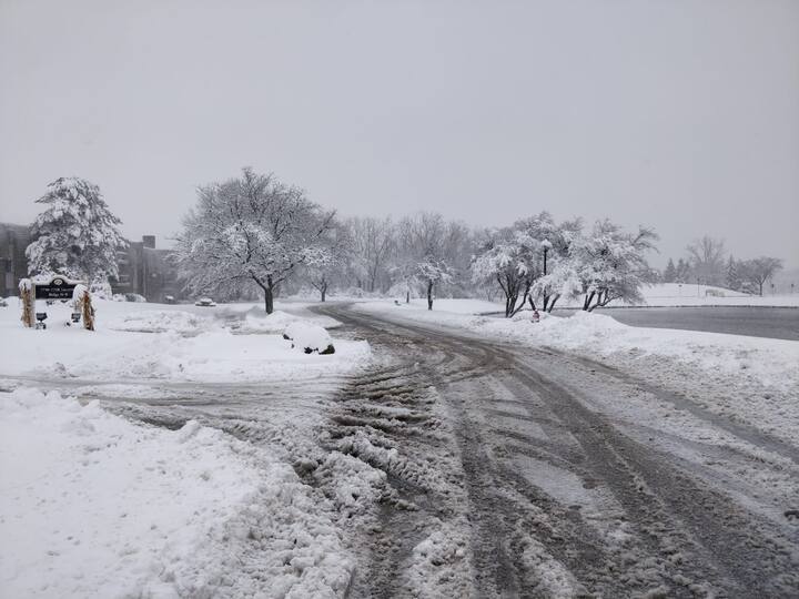 প্রশাসন গোটা পরিস্থিতির ওপর নজর রাখছে। 