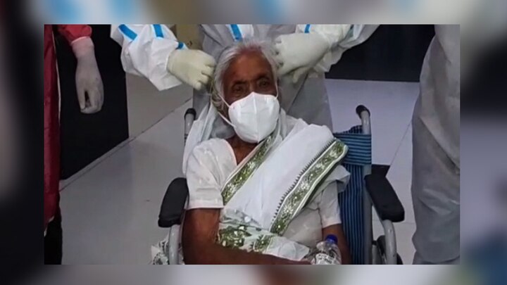 Corona Patient Recovers 100 years old lady of Bagnan in West Bengal recovers after getting Covid-19 Infected বয়স একশো, করোনাকে হারিয়ে হাসপাতাল থেকে বাড়ি ফিরলেন হাওড়ার বাগনানের বৃদ্ধা