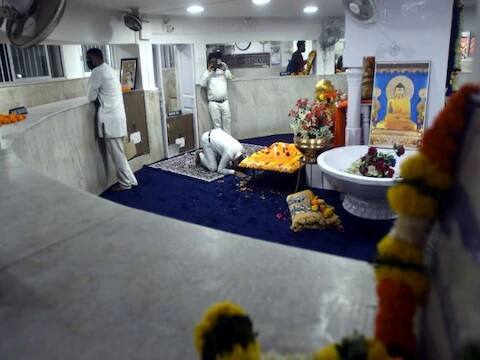 আজ অম্বেডকরের প্রয়াণ দিবস উপলক্ষে মুম্বইয়ে রক্তদান শিবির আয়োজন করা হয়। 