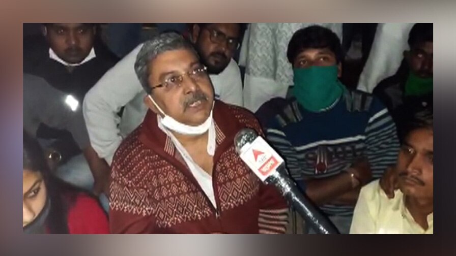 বিজেপি নেতার গাড়ি বার করা নিয়ে বচসা, সংঘর্ষে অগ্নিগর্ভ শ্রীরামপুর, ধর্নায় কল্য়াণ বন্দ্যোপাধ্যায়