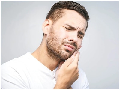 tips for teeth if you are suffering from toothache try These simple home remedies রাতবিরেতে দাঁতে ব্যথা! অব্যর্থ কিছু ঘরোয়া টোটকায়  মিলবে উপশম