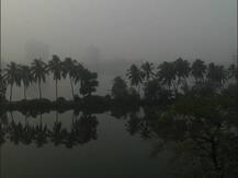Fog Covers Kolkata: কুয়াশায় ঘেরা কলকাতা, দেখুন তিলোত্তমার আজ ভোরের ছবি...