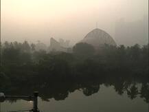 Fog Covers Kolkata: কুয়াশায় ঘেরা কলকাতা, দেখুন তিলোত্তমার আজ ভোরের ছবি...