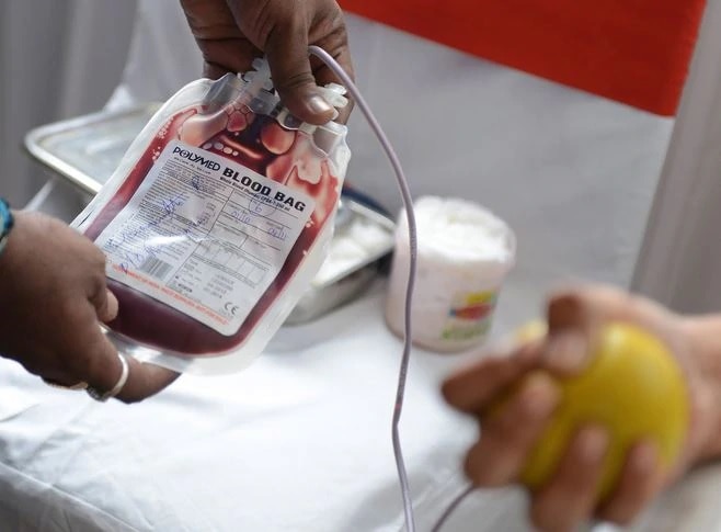 Mumbai Blood Donation Drive Donate your blood, get 1 kg chicken or paneer in return মুম্বই: রক্তদান করলে এক কিলো পনির অথবা মুরগির মাংস!
