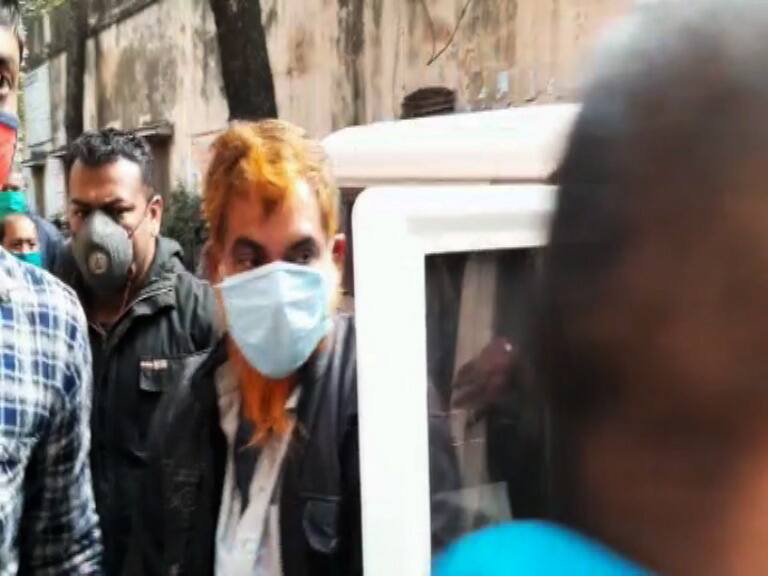 Suspected Jamaat terrorist arrested in Birbhum, computer, laptop, jehadi literature recovered এক মাস ফোনে নজরদারি, বীরভূমে গ্রেফতার সন্দেহভাজন জেএমবি জঙ্গি, উদ্ধার কম্পিউটার, ল্যাপটপ, প্রচুর জেহাদি বই ও লিফলেট