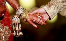 গোরক্ষপুরে এক মণ্ডপে বিয়ে সারলেন মা ও মেয়ে