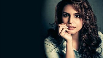 You Are Shaming Muslims Huma Qureshi Trolled For Posing With An Alcohol Bottle মুসলিমদের লজ্জা দিচ্ছ- মদের বোতল নিয়ে ছবি পোস্ট করে ট্রোলড হুমা কুরেশি