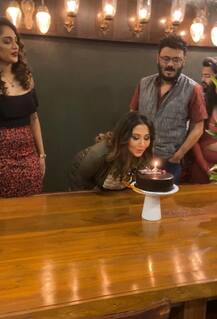 হাজির চকলেট কেক, মোমবাতিতে ফুঁ দিয়ে চল্লিশে স্বস্তিকা, এক্সক্লুসিভ ছবি এবিপি আনন্দে