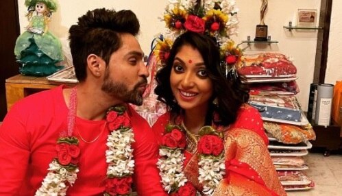 Gourab-Devlina Marrriage: Couple dance with Ankh Mare Song, exclusive video বৌভাতের পর জমজমাট গৌরব-দেবলীনার সঙ্গীত, মাতিয়ে দিলেন 'আঁখ মারে' র তালে