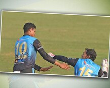 মেজাজ হারিয়ে মাঠেই সতীর্থকে মারতে গেলেন মুশফিকুর, একবার নয়, দুবার!