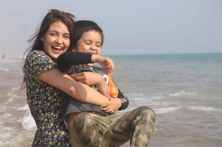 পড়াশোনার পাশাপাশি আঁকতে খুব ভালোবাসে সহজ। 