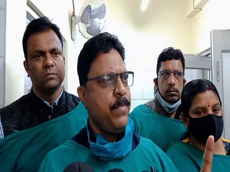 Purulia BJP Leader warns encounter as girl attacked with knife TMC hits back পুরুলিয়ায় কিশোরীকে ছুরি, ‘আমরা যেদিন ক্ষমতায় আসব, সেদিন দুষ্কৃতীরা হয় সেলাম করবে, নাহলে সোজা এনকাউন্টার! বিজেপি নেতার মন্তব্যে আলোড়ন