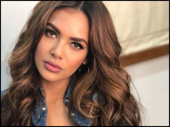 অসংখ্য সোশ্যাল মিডিয়া ব্যবহারকারী এষার এই ছবি লাইক করেছেন। বহু কমেন্টও করা হয়েছে এই ছবিতে। 