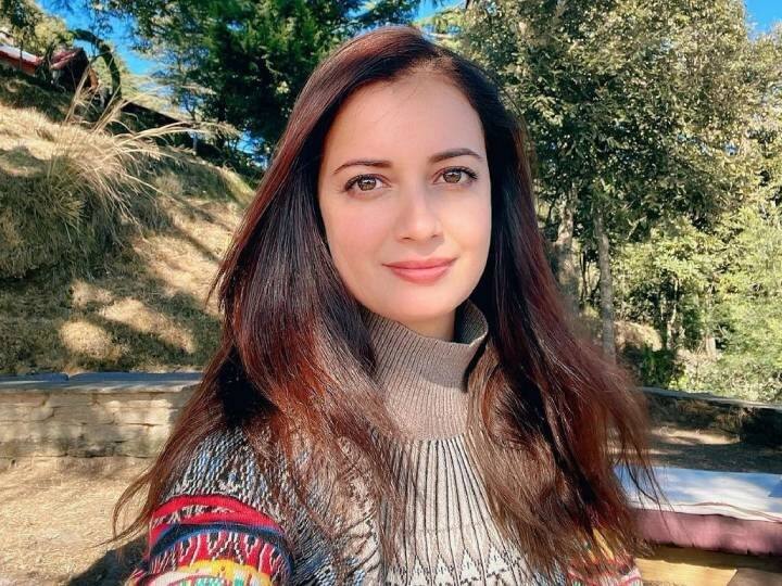 Bollywood's teenage heroine opposite to a middle-aged actor বলিউডে টিনএজ নায়িকার বিপরীতে মাঝবয়সি অভিনেতা! কেমন লাগে দেখতে! ক্ষোভ দিয়া মির্জার