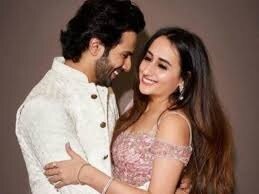 Kareena Kapoor confirms Varun Dhawan and Natasha Dalals engagement, he says they would have liked a live-in relationship বরুণ-নাতাশা লিভ ইন করতে চেয়েছিলেন, ডেভিড ধবনের আপত্তিতে হয়নি, হাটে হাঁড়ি ভাঙলেন করিনা