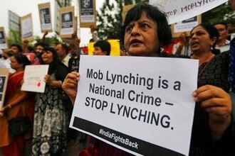 Bihar Patna Mob Lynching Case Man Lynched Near Patna Over cow theft suspected Beaten For Hours বিহারে গরুচোর সন্দেহে গণপিটুনতে হত ১, গ্রেফতার ৬