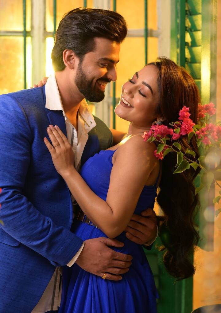 বিয়ের পরে রুদ্রজিতের কী কী দায়িত্ব থাকছে? প্রমিতা বলছে, 'আমি চাই ও যেমন সরল, নরম একটা মানুষ, তেমনই থাকুক, যেন বদলে না যায়।' আপাতত রুদ্রজিৎ-এৎ ঘরণী হবার অপেক্ষাতেই দিন গুনছেন প্রমিতা। জোর কদমে চলছে অনুষ্ঠানের প্রস্তুতিও