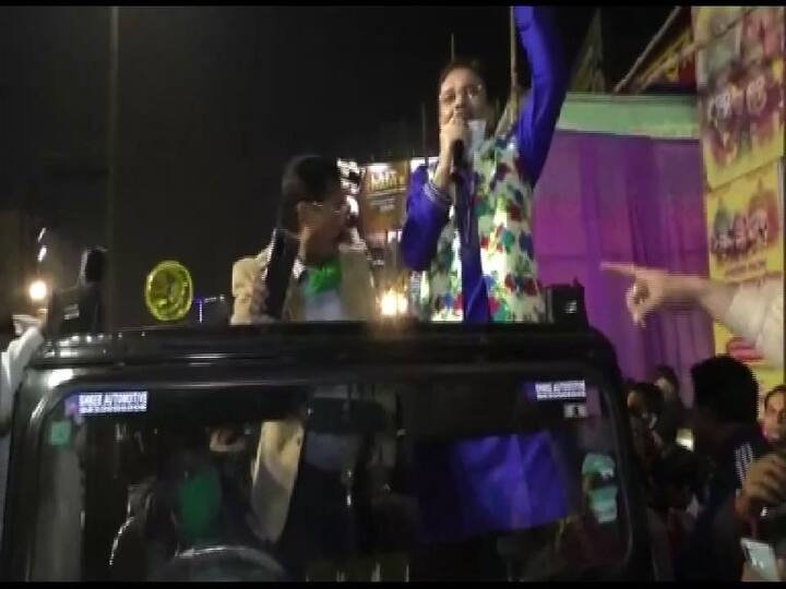 এই কর্মকাণ্ডের নেতৃত্ব দেন কামারহাটি বিধানসভার প্রাক্তন বিধায়ক মদন মিত্র। এছাড়াও ছিলেন কামারহাটি শহর তৃণমূল কংগ্রেসের দুই সভাপতি গোপাল সাহা এবং স্বপন মণ্ডল। 