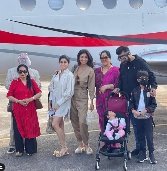 সপরিবারে ছুটি কাটাতে বছরের শেষ লগ্নে প্রাইভেট প্লেনে গোয়ায় শিল্পা শেঠি Bollywood actress Shilpa Shetty And Raj Kundra at Goa In A Private Plane for a vacation সপরিবারে ছুটি কাটাতে বছরের শেষ লগ্নে প্রাইভেট প্লেনে গোয়ায় শিল্পা শেঠি