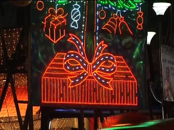 বড়দিনে প্রতিবার সারাদিন খোলা থাকে সেন্ট পলস্ ক্যাথিড্রাল চার্চ। দূর-দূরান্ত থেকে ভিড় করেন দর্শনার্থীরা। এবার করোনা আবহে বড়সড় জমায়েত এড়াতে দুপুর ২টোর পর চার্চ বন্ধ করে দেওয়ার সিদ্ধান্ত নেওয়া হয়েছে।