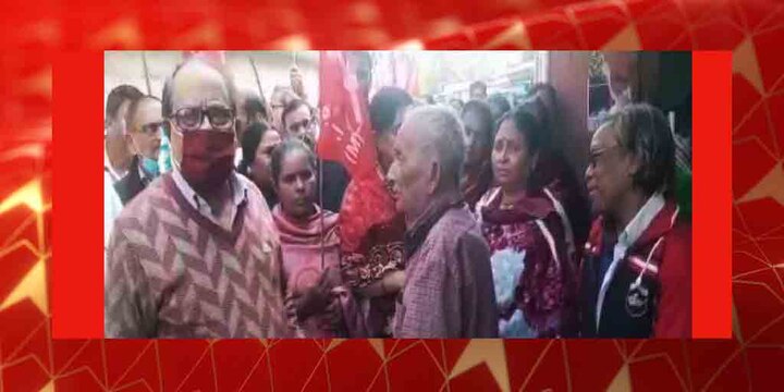 West Bengal Assembly Election 2021: CPM leader Ashok Bhattacharya begins public relation program at Siliguri শিলিগুড়িতে বাড়িতে বাড়িতে ঘুরে ‘দুয়ারে সরকার’ কর্মসূচীকে কটাক্ষ অশোক ভট্টাচার্যর, ‘জিততে পারবেন তো!’ পাল্টা জবাব তৃণমূলের