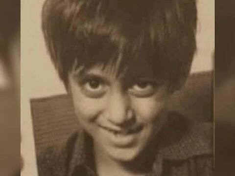 ১৯৫৫ সালে ২৭ ডিসেম্বর মধ্য প্রদেশের ইন্দোরে তাঁর জন্ম হয়। তাঁর পুরো নাম আবদুল সেলিম সলমন খান। 