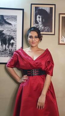 গ্ল্যামারাস অবতারে নেটিজেনদের মন জয় করলেন স্বস্তিকা