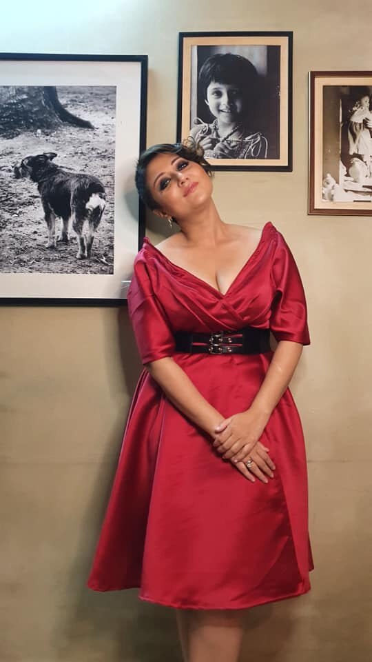 গ্ল্যামারাস অবতারে নেটিজেনদের মন জয় করলেন স্বস্তিকা