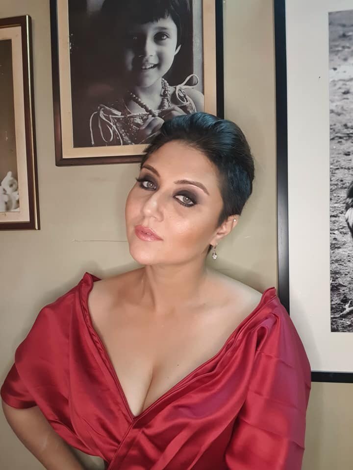 গ্ল্যামারাস অবতারে নেটিজেনদের মন জয় করলেন স্বস্তিকা