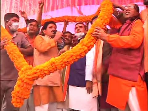 ছবিতে দেখুন: বিজেপি কর্মীদের ওপর ‘হামলা’, ফল ভুগতে হবে, দলবদলের পর প্রথম নন্দীগ্রামে পা দিয়ে তৃণমূলকে হুঁশিয়ারি শুভেন্দুর