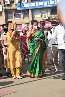 মুম্বই ফিরে বোনের সঙ্গে মন্দিরে কঙ্গনা