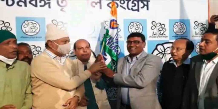 Adivasi social worker joins tmc with supporters days after nagrakata tmc mla switched over to bjp শাহের সভায় নাগরাকাটার দলীয় বিধায়ক BJP- তে, ধাক্কা সামলাতে আদিবাসী সমাজকর্মীকে দলে টানল TMC?