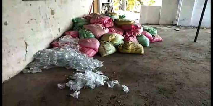 একসময় যে জলের জন্য হাহাকার, সেই জলের অপচয় হতে দেখে ক্ষুব্ধ এলাকাবাসী। এ নিয়ে শুরু হয়েছে রাজনৈতিক চাপানউতোর। 
