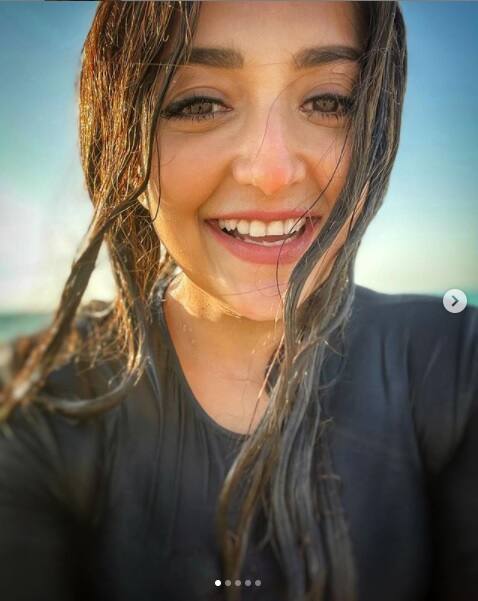 দুবাই বেড়াতে গিয়েছেন গায়িকা মোনালি ঠাকুর। সেখানেই সমুদ্রতীরে রোদ পোয়াচ্ছেন তিনি।