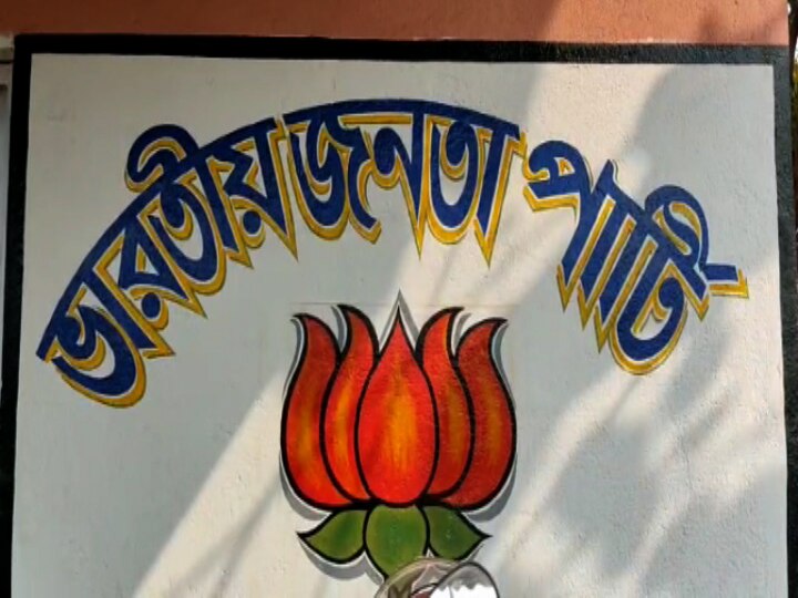সামিল হন দলের সর্বস্তরের কর্মীরা।