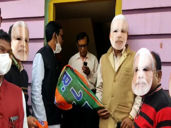আর এই কর্মসূচিতে নেমে এবার প্রধানমন্ত্রী নরেন্দ্র মোদিই তাদের মুখ।