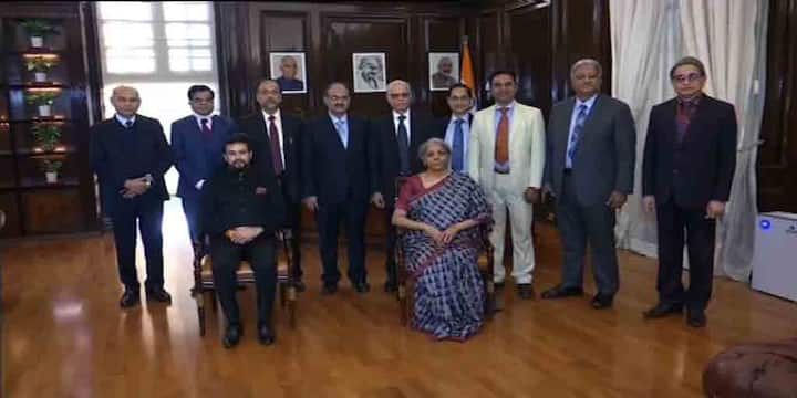 কৃষি থেকে ক্ষুদ্র ও মাঝারি  শিল্প, বৈদ্যুতিন শিল্প থেকে স্বাস্থ্য ক্ষেত্র, বাজেটের অপেক্ষায় প্রত্যেকে। গত ১০০ বছরে এমন বাজেট দেখেনি বলে ইতিমধ্যে মন্তব্য করেছেন অর্থমন্ত্রী নির্মলা সীতারমন। 