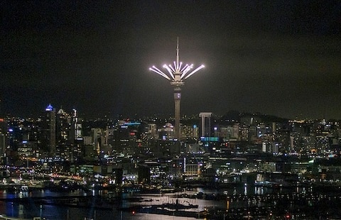নিউজিল্যান্ডের অকল্যান্ডে সবার আগে হয় বর্ষবরণ। এবার অবশ্য করোনা আবহে ভিড় ছিল নিয়ন্ত্রিত। ছবি সৌজন্যে গেটি ইমেজেস 