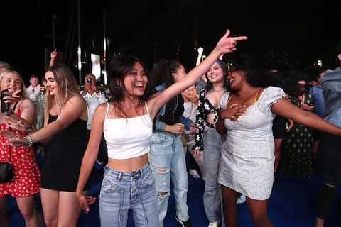 নিউজিল্যান্ডে করোনা পরিস্থিতি অনেকটাই ভাল। সেই কারণেই উৎসবে বিধিনিষেধ সেভাবে নেই। ছবি সৌজন্যে গেটি ইমেজেস