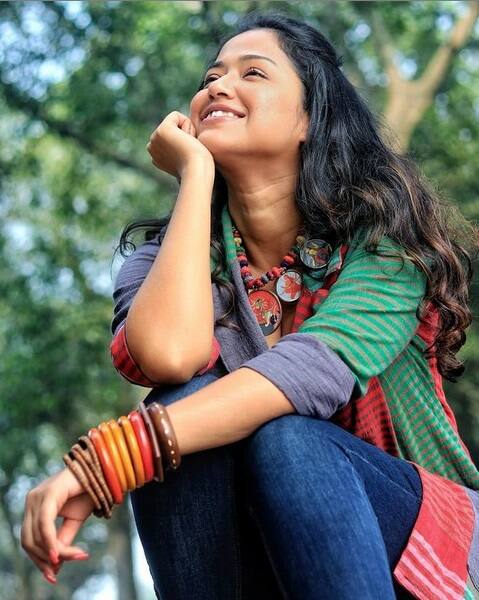 দেখুন তাঁদের আরও ছবি। 