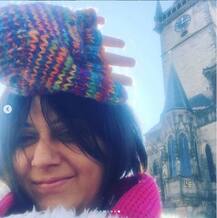 মুখে চোখে শীতের ওম মাখছেন স্বস্তিকা