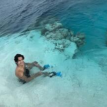 মালদ্বীপে ছুটি কাটাচ্ছেন অনন্যা পান্ডে ও ঈশান খাট্টার