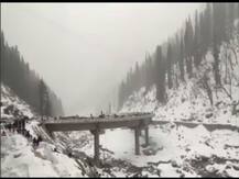 Tourists Struck At Manali: প্রবল তুষারপাতে মানালিতে আটকে ৫০০-র বেশি পর্যটক, চলছে উদ্ধারকার্য