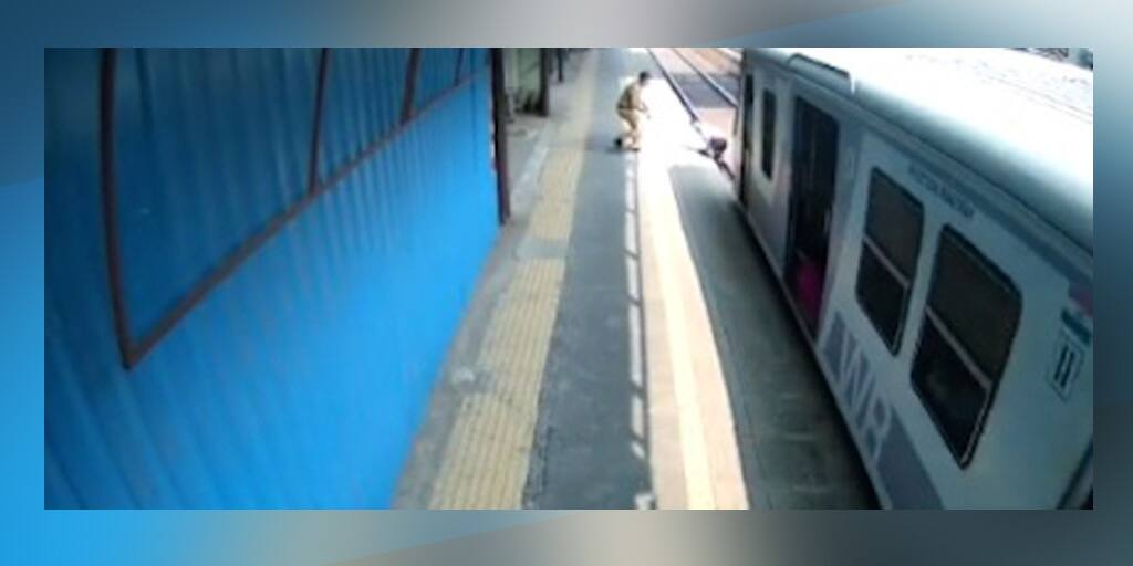 Elderly man faces train while crossing railway line, police saved his life রেল লাইন পেরোতে গিয়ে ট্রেনের মুখোমুখি প্রৌঢ়, পুলিশের তৎপরতায় বাঁচল জীবন