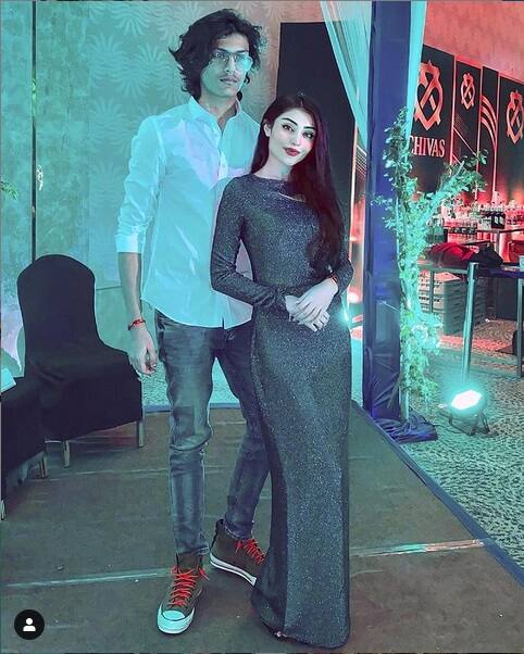 দামিনীর সঙ্গে ৩ বছর ধরে ঝিনুকের সম্পর্ক রয়েছে। 