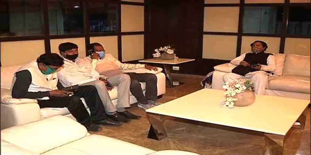 শোভনের বাড়িতে তৃণমূল বিধায়ক, ব্যক্তিগত সম্পর্কের কারণে সাক্ষাৎ, দাবি স্বাস্থ্য কর্মাধ্যক্ষ আবু তাহেরের Trinamool MLA at Shovon's house, meeting due to personal relationship, claims Abu Taher শোভনের বাড়িতে তৃণমূল বিধায়ক, ব্যক্তিগত সম্পর্কের কারণে সাক্ষাৎ, দাবি স্বাস্থ্য কর্মাধ্যক্ষ আবু তাহেরের