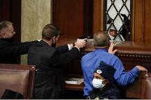 প্রেসিডেন্ট পদ নিয়ে চরম অশান্তি, ওয়াশিংটন ডিসিতে লকডাউন, ট্রাম্প সমর্থকরা ঘিরে ফেলল ক্যাপিটল বিল্ডিং, মৃতের সংখ্যা বেড়ে ৪