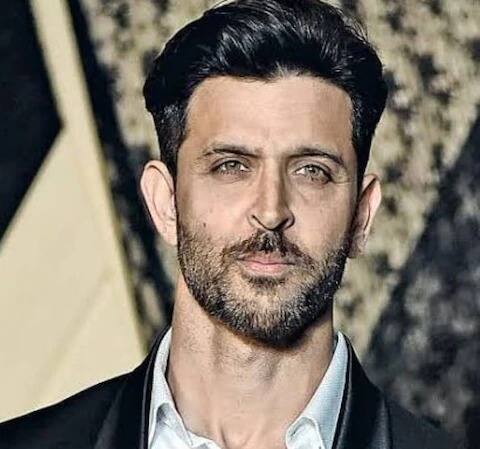 করোনার থাবা বসিয়েছে ২০২০ সালে। একাধিক বলিউড অভিনেতা সহ বিভিন্ন তারকা এই সময় বাড়ি কিনেছেন। এই তালিকায় আছেন হৃত্বিক রোশন থেকে আয়ুষ্মান খুরানা। দিনকয়েক আগে দুটি বাড়ি কিনেছেন হৃত্বিক রোশন। যার দাম  ১০০ কোটি টাকা। হৃত্বিকের মুম্বইয়ের জুহু-ভারাসোভা লিঙ্ক রোডে বাড়ি কিনেছেন তিনি। একটি বাড়ি পেন্টহাউসে রূপান্তরিত করেছেন তিনি। 