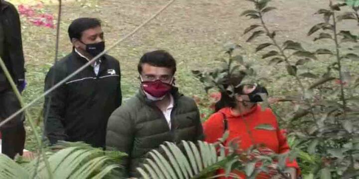 উডল্যান্ডস হাসপাতালের  ক্রিটিক্যাল কেয়ার বিশেষজ্ঞ সৌতিক পাণ্ডা বলেন, ওনার মতো পার্সোনালিটির মতো চিকিৎসায় চাপ থাকে। তবে প্রটোকল মেনে চিকিৎসা হয়, সবার জন্যই এক চিকিৎসা। বাড়ি ফিরলেও আপাতত চিকিত্সেকদের তত্ত্বাবধানে থাকবেন তিনি।